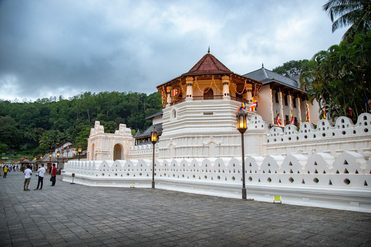 Kandy & Temple of the Sacred Tooth Relic
